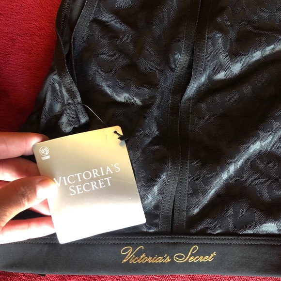 VS Mock Neck Crop Top - Picture 6 of 8